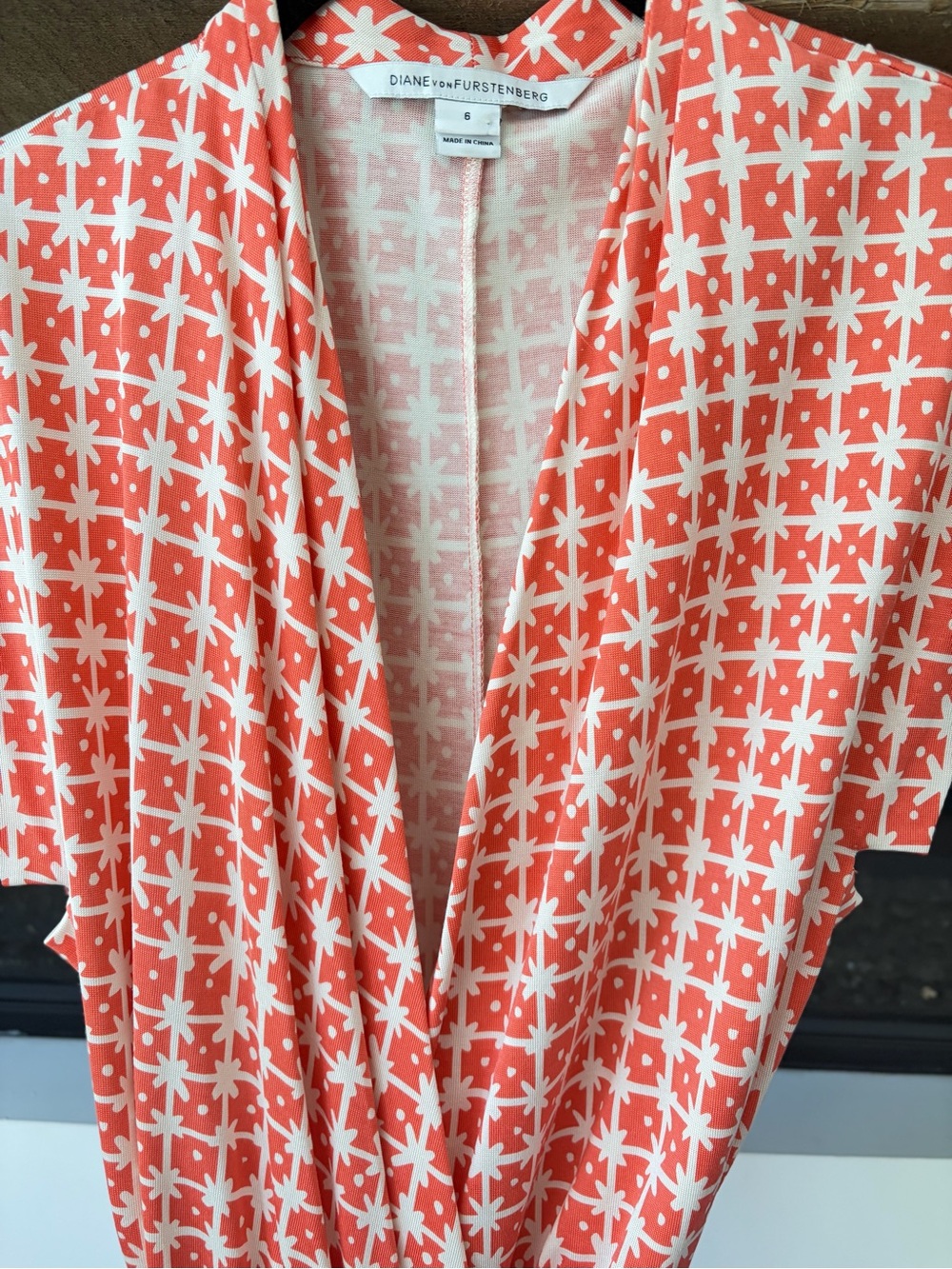 Diane Von Furstenberg Red and White Printed Wrap Dress 100% Silk - Picture 4 of 8